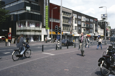 858096 Gezicht in de Potterstraat te Utrecht, vanaf de Viebrug.